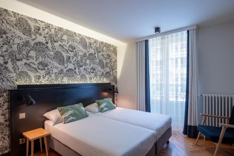 Twin Room image 4