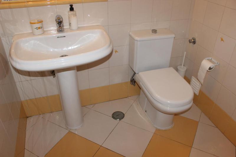 Bed in 8-Bed Dormitory Room image 4