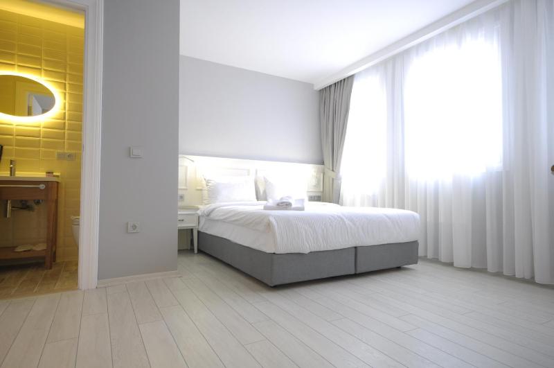 Two Connecting Double Rooms image 2