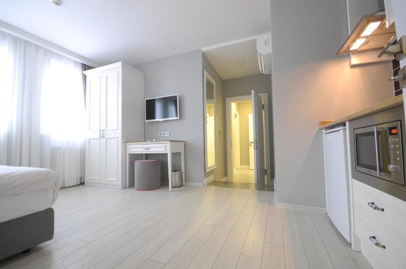 Two Connecting Double Rooms image 3