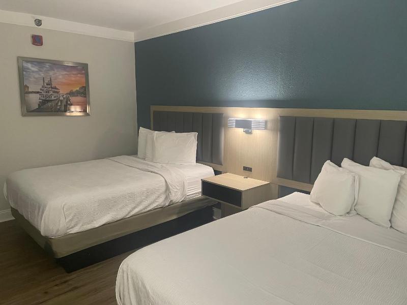 Queen Room with Two Queen Beds, Mobility and Hearing Access and Tub with Grab Bars, Non-Smoking image 2