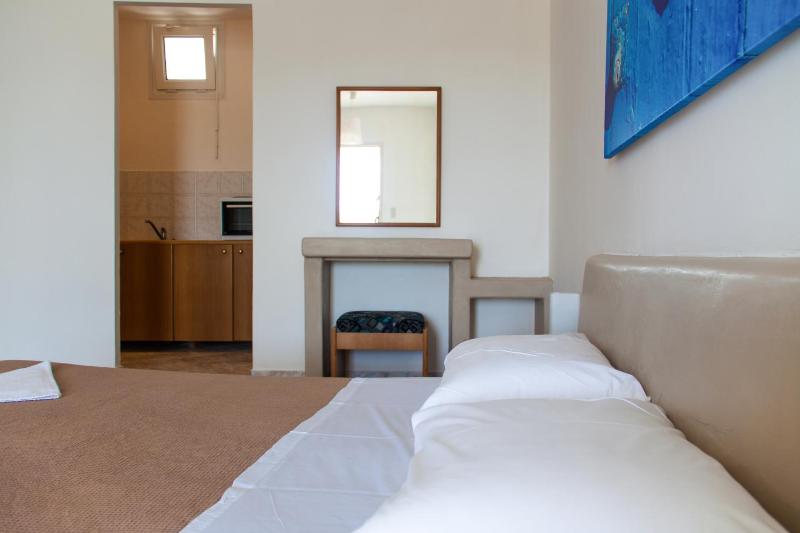 Studio with Side Sea View - 1 Double and 2 Single Beds image 3
