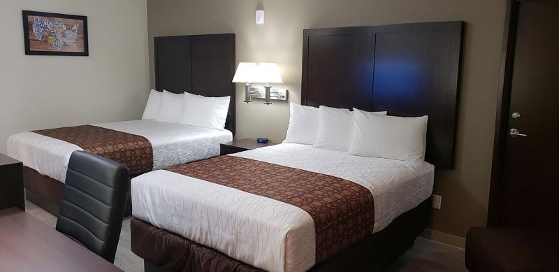 Queen Room with Two Queen Beds - Non-Smoking image 2
