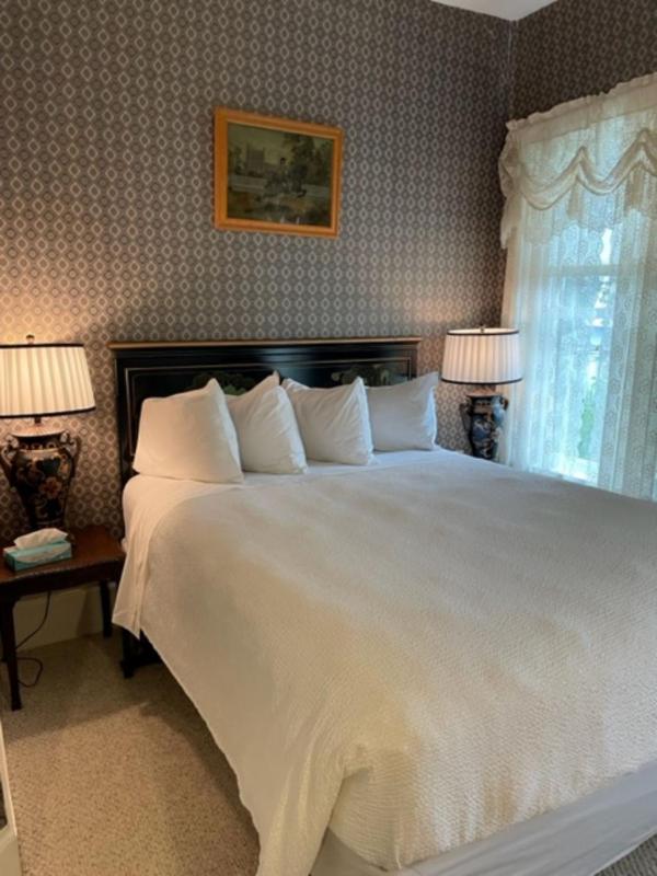 Standard Queen Room image 4