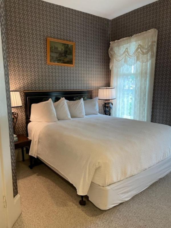 Standard Queen Room image 2