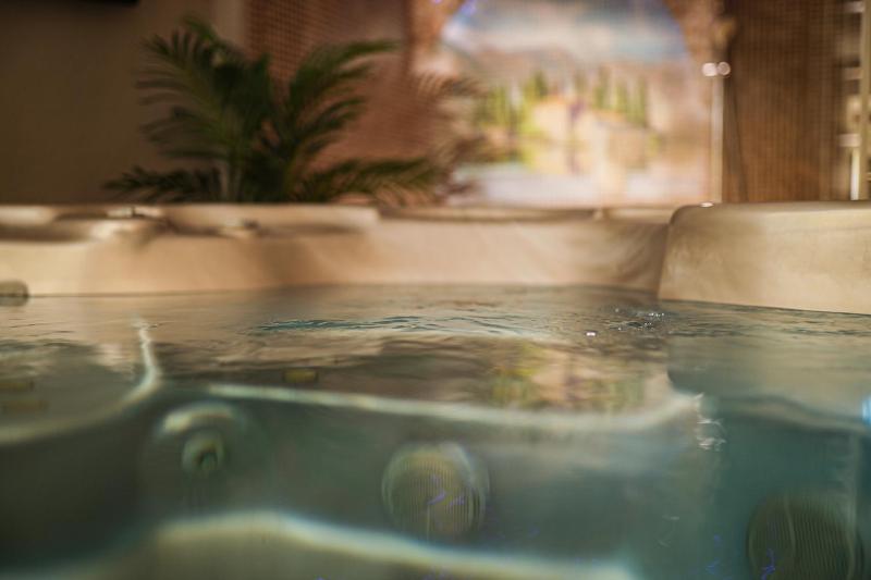 Deluxe Double Room with Spa Bath and Sauna image 3