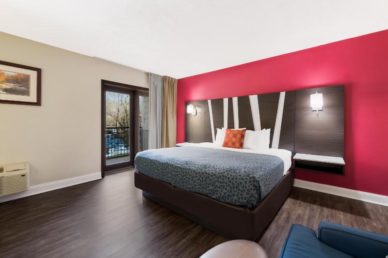 King Room with River View - Non smoking image 4