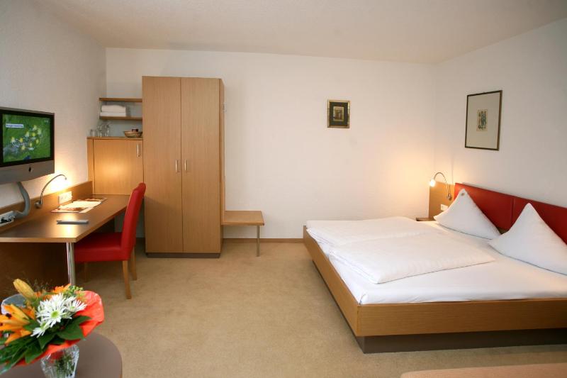 Double Room image 4