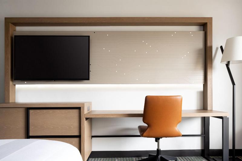 Deluxe King Room with Sofa Bed - Tower image 4