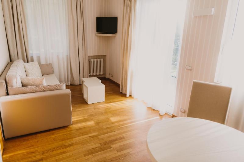 Suite with Beach Access image 3