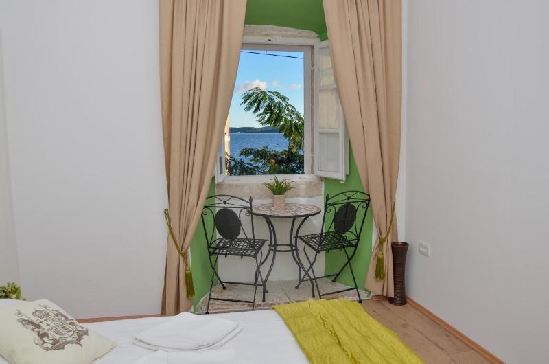 Double Room - Olive image 4
