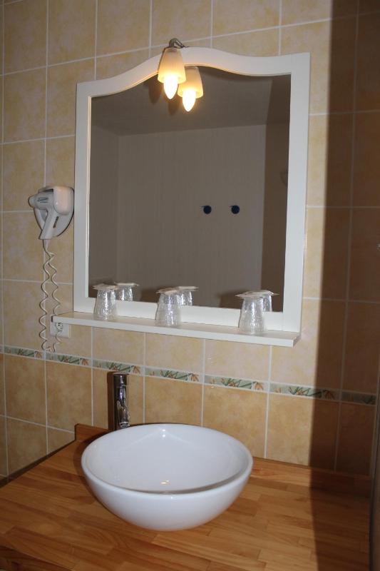 Double Room image 3