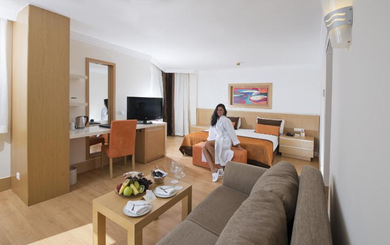 Suite with Spa Bath image 2
