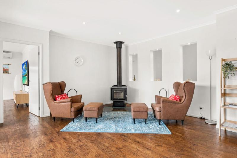 Shallow Water Retreat - image 10