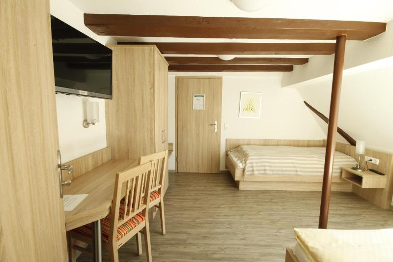 Twin Room image 3
