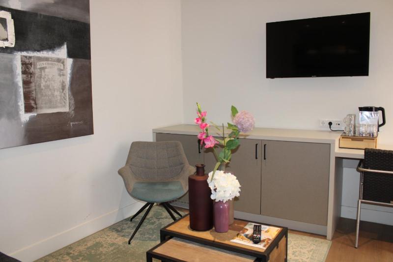 Deluxe Family Room image 1