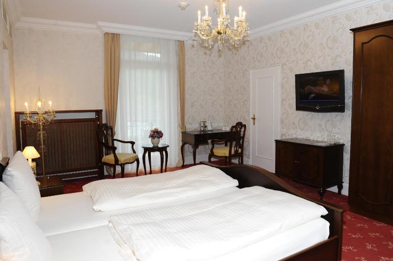 Deluxe Double Room image 3