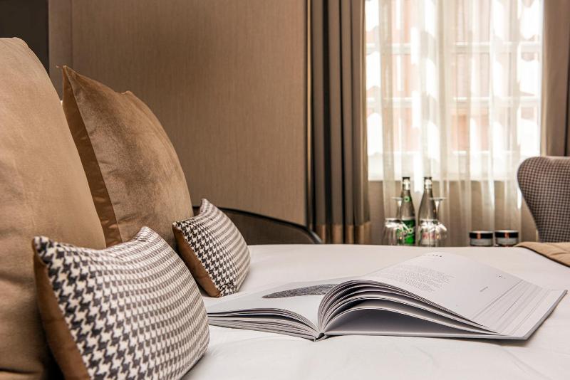 Classic Double Room image 3