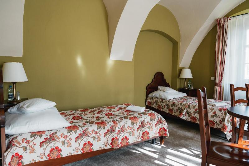 Standard Quadruple Room in Oficyna image 3