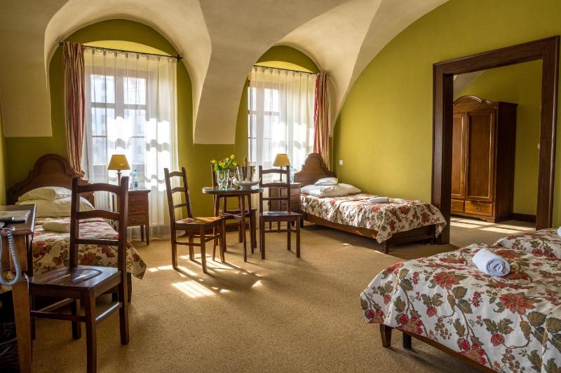 Standard Quadruple Room in Oficyna image 1