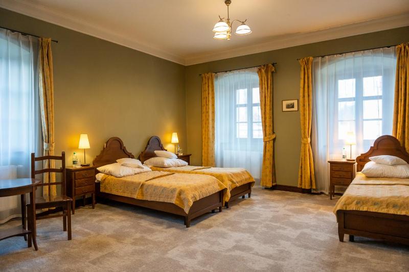 Standard Triple Room in Oficyna image 1