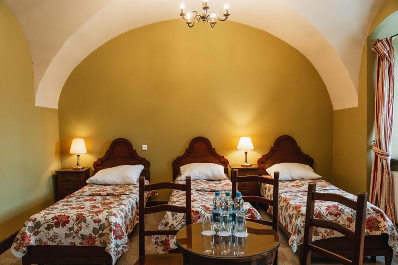 Standard Triple Room in Oficyna image 3