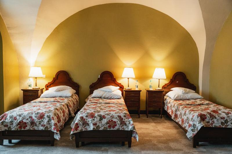 Standard Triple Room in Oficyna image 2