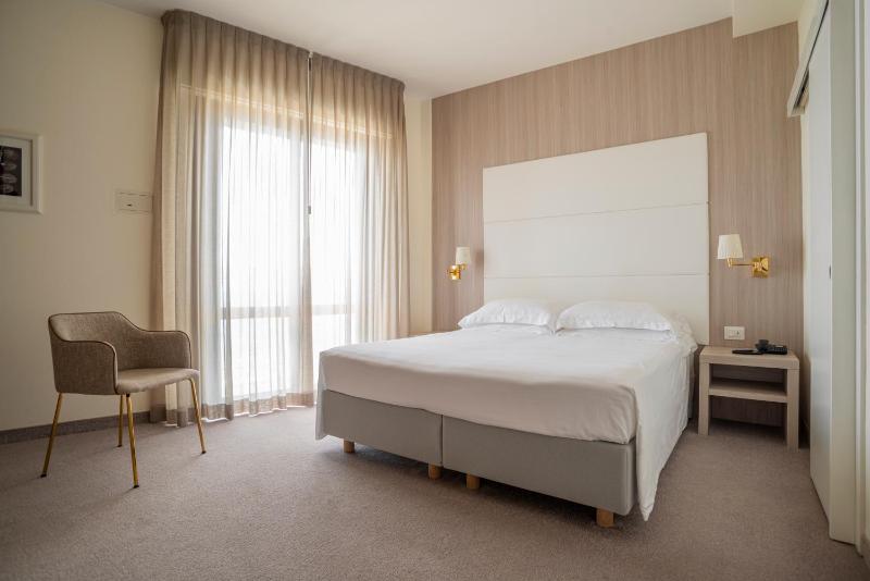Double or Twin Room with Sea View image 1
