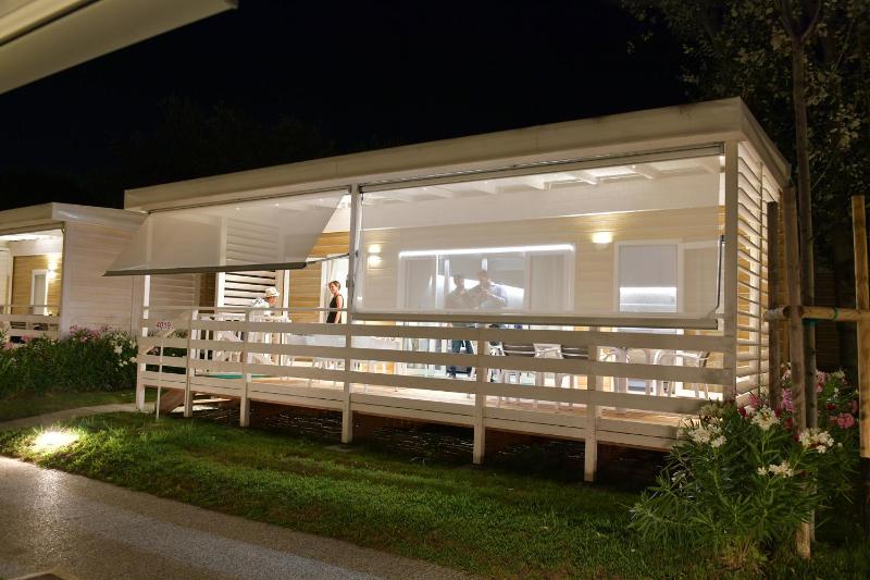 Executive Mobile Home - Pool Side image 2