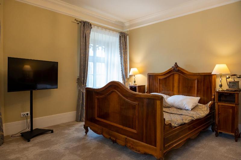 Palace Apartment image 3