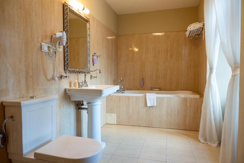 Palace Apartment image 2