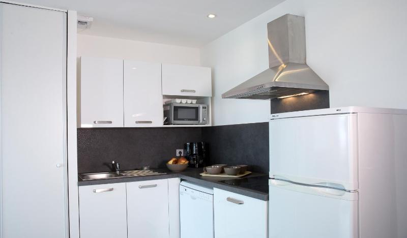 Superior One-Bedroom Apartment with Sea View image 1