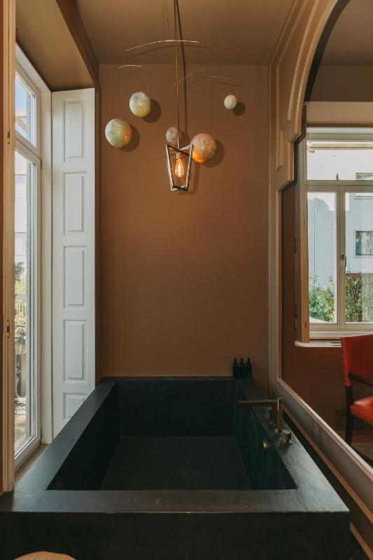 Royal Suite image 2