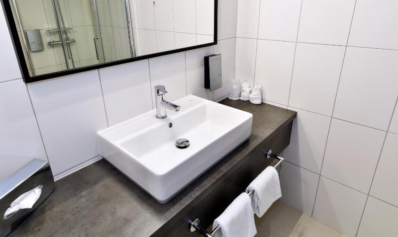 Superior Twin Room image 4