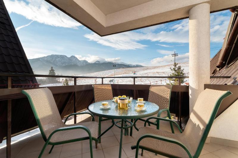 Polana Szymoszkowa Apartment with Mountain View by Noclegi Renters - image 1
