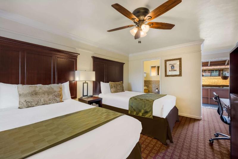 Double Room with Two Double Beds - Non Smoking image 4