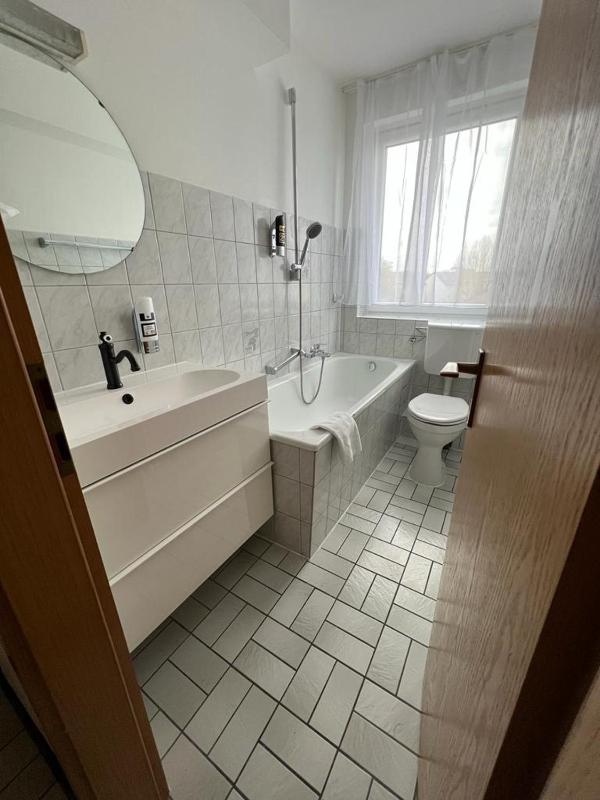 Basic Triple Room image 3