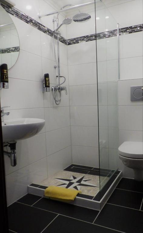 Standard Double Room image 2