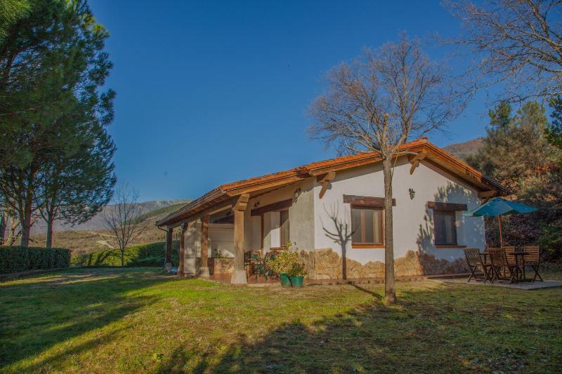 One-Bedroom Cottage image 2