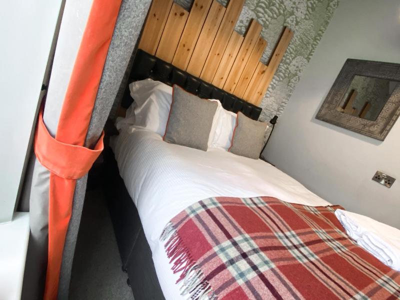 Standard Double Room image 3