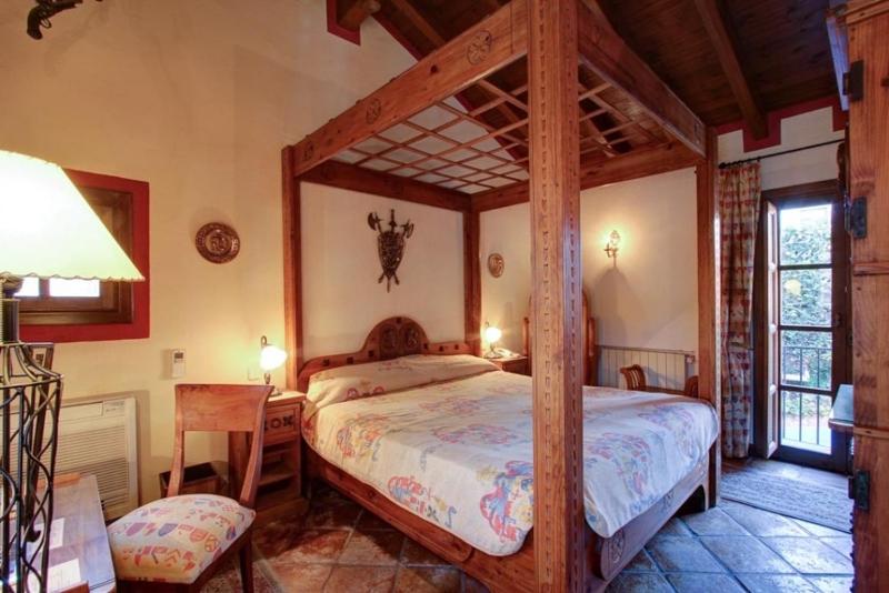 Deluxe Room with Jacuzzi bathtub image 3