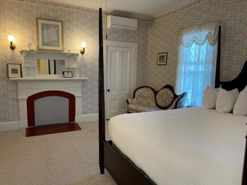 Deluxe Double or Twin Room image 3
