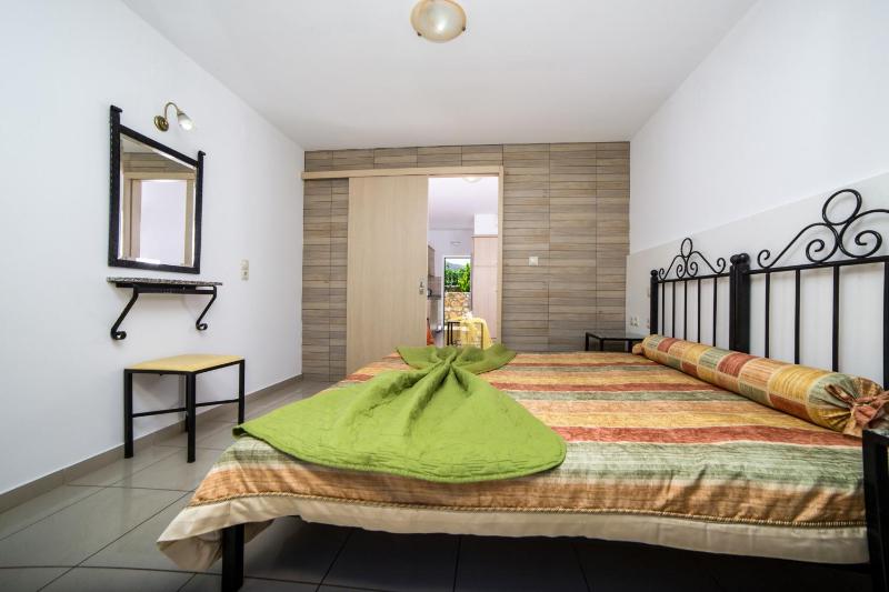 Superior One-Bedroom Apartment image 4