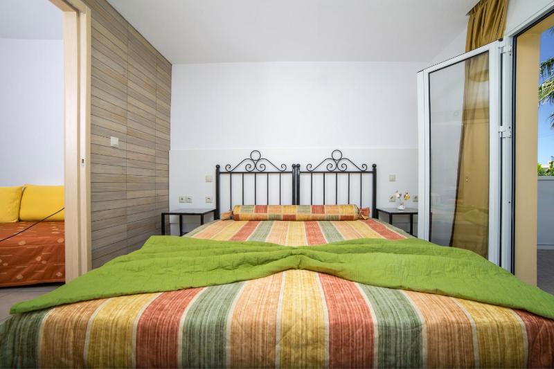 Superior One-Bedroom Apartment image 2
