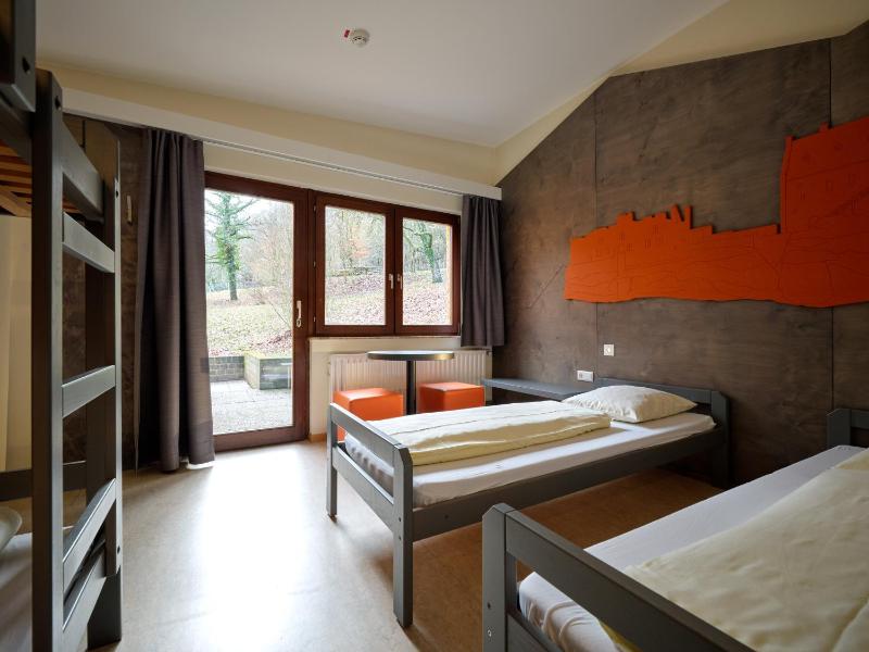 Single Bed in Mixed Dormitory Room image 4