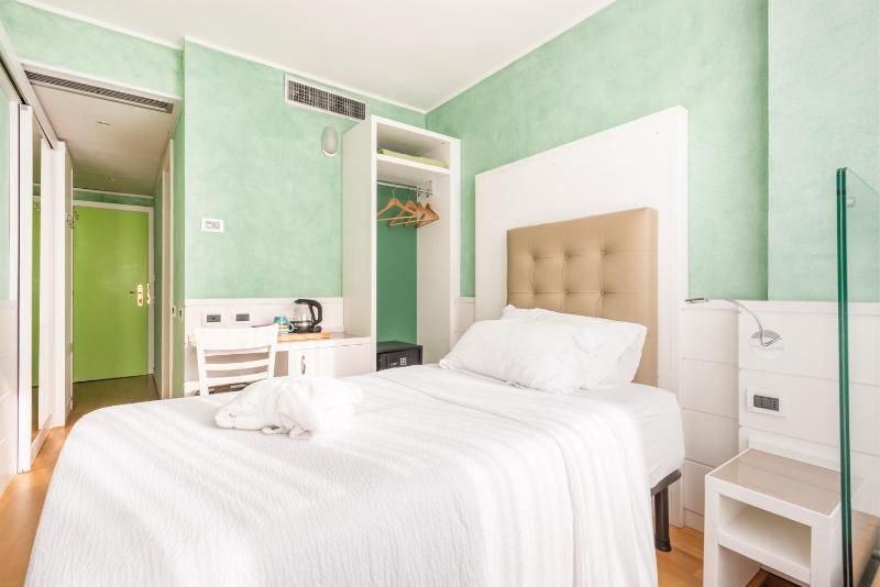 Superior Single Room image 4