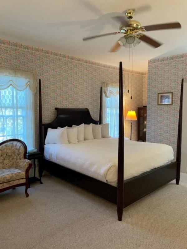 Deluxe Double or Twin Room image 2