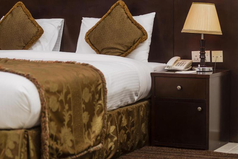 Executive 1-Bedroom Apartment image 2