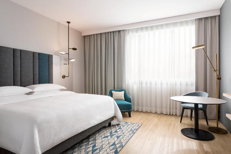 Superior King Room image 1