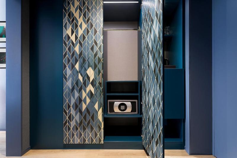 Superior Twin Room image 4